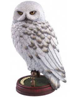 Figurină The Noble Collection Movies: Harry Potter - Hedwig (Magical Creatures), 24 cm