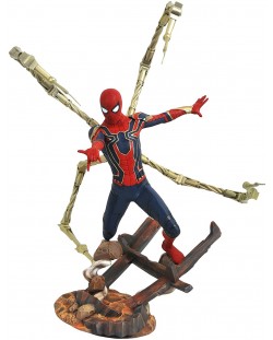 Figurină Diamond Select Marvel: Avengers - Iron Spider-Man, 30 cm