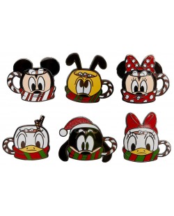Insigna Loungefly Disney: Mickey și prietenii - Hot Cocoa (asortiment)