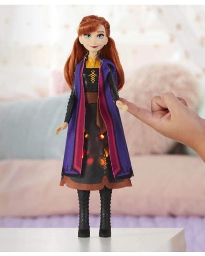 Papusa Hasbro Frozen 2 - Anna intr- rochie stralucitoare - 4