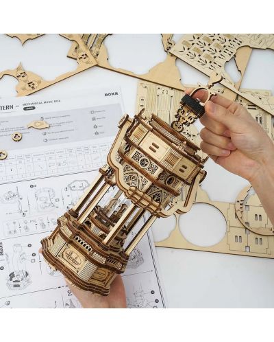 Puzzle 3D din lemn Robo Time din 336 de piese - Felinar victorian - 2