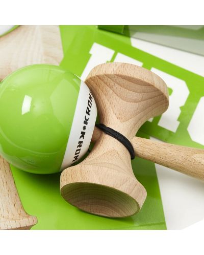 Joc de dexteritate din lemn KROM Kendama - Pop Kendama, verde
