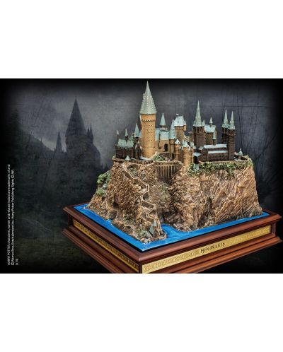 Dioramă The Noble Collection Movies: Harry Potter - Hogwarts, 33 cm - 2