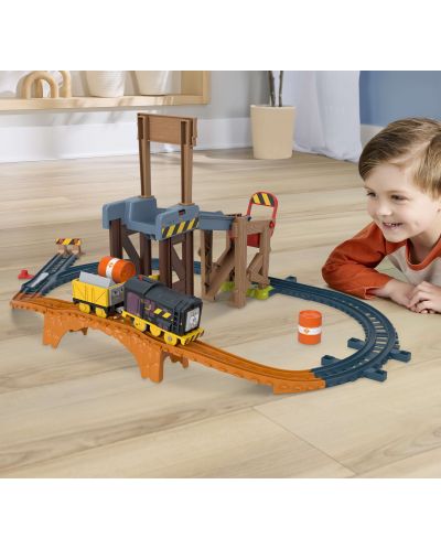 Set de joacă Thomas and Friends - Tren cu șină și marfă | Ozone.ro