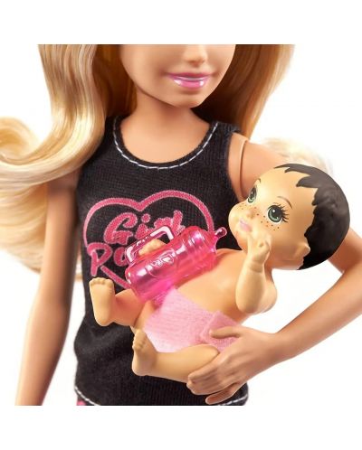 Set de joc Barbie Skipper - Baby-sitter Barbie cu păr blond - 4