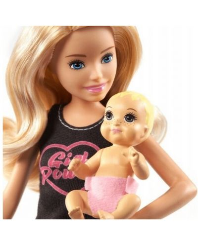 Set de joc Barbie Skipper - Baby-sitter Barbie cu păr blond - 3