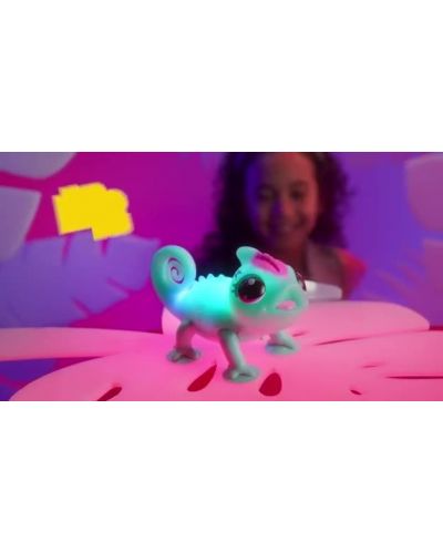 Jucărie interactivă Moose Little Live Pets - Cameleon, roz - 8
