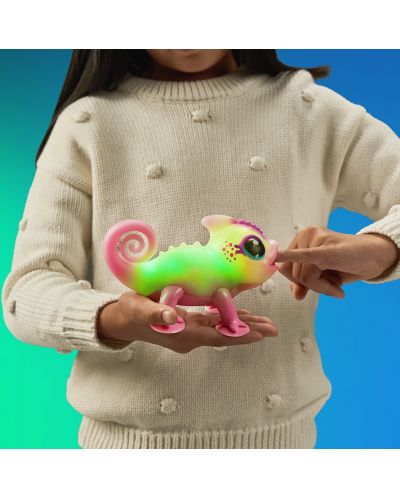 Jucărie interactivă Moose Little Live Pets - Cameleon, roz | Ozone.ro