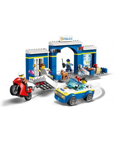 LEGO City - Urmărire cu secție de poliție (60370) - 4