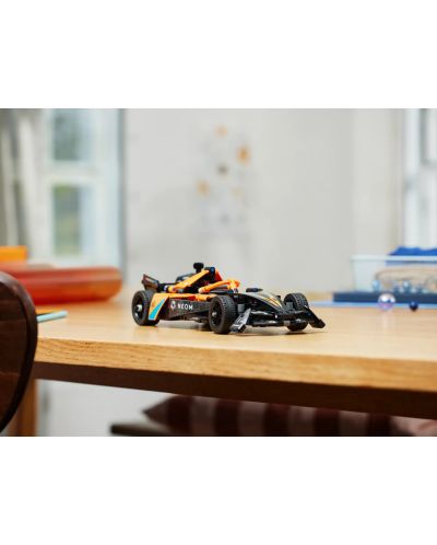 Constructor LEGO Technic - Neom McLaren Formula E (42169) - 10
