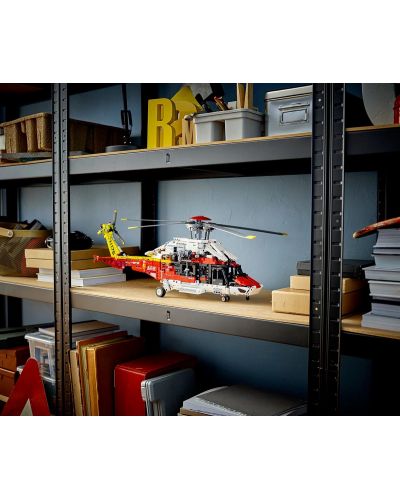 Constructor LEGO Technic - Elicopter de salvare Airbus H175 (42145) - 8