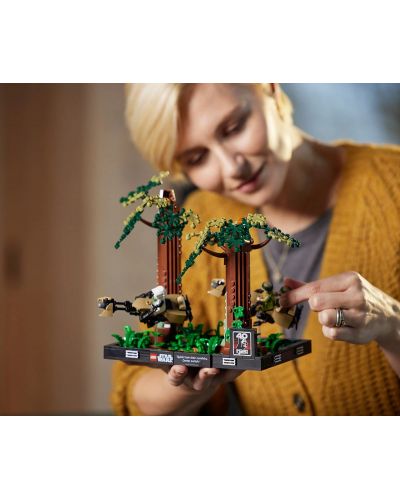 Constructor LEGO Star Wars - Dioramă a urmăririi lui Endor (75353) - 8