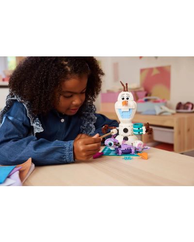 Constructor LEGO Disney -Picnic distractiv cu Olaf și Bruni (43287