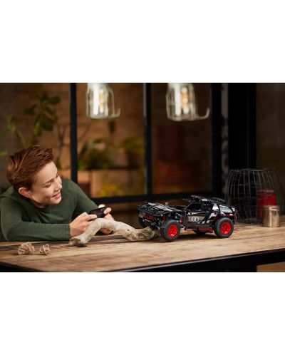Constructor LEGO Technic - Audi RS Q e-tron (42160) - 5