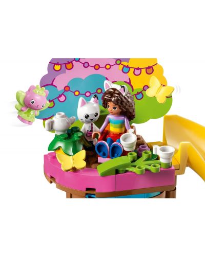 Constructor LEGO Gabby's Dollhouse - Petrecerea în grădină a Zânei Kitty (10787) - 4