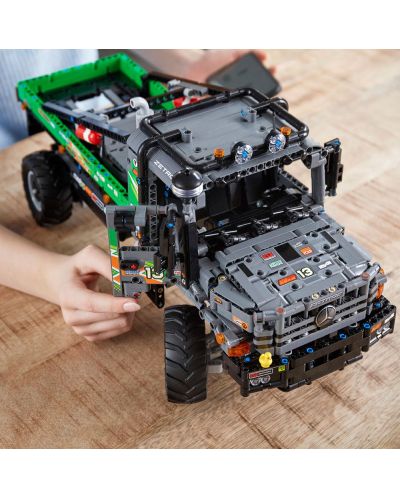 Constructor Lego Technic - Camion 4x4 Mercedes Benz Zetros (42129) - 8