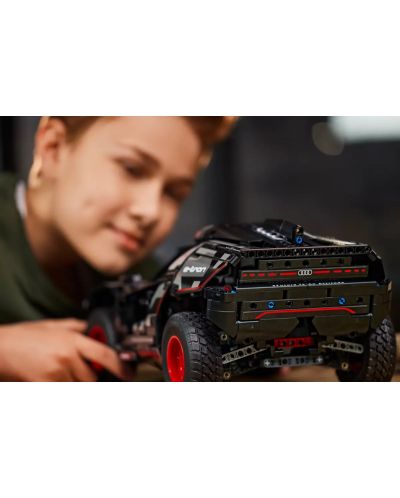 Constructor LEGO Technic - Audi RS Q e-tron (42160) - 6