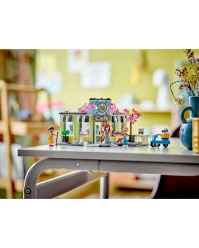 Constructor LEGO Friends - Cafenea din orașul Heartlake (42618