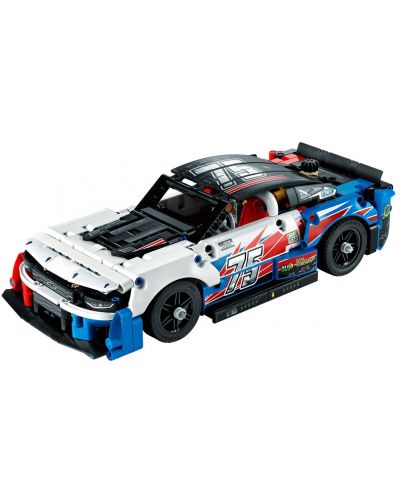 LEGO Technic - NASCAR Chevrolet Camaro ZL1 (42153) - 3