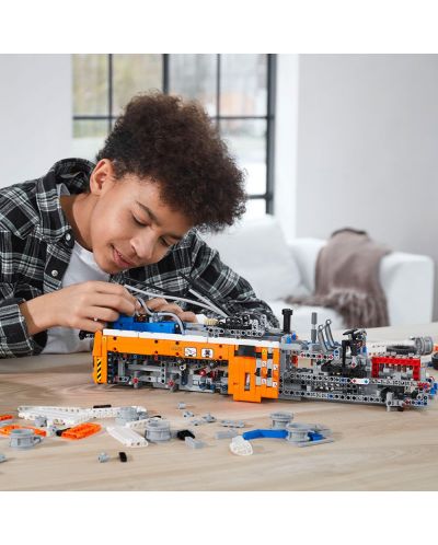 Constructor Lego Technic - Camion de remorcare de mare tonaj (42128) - 10