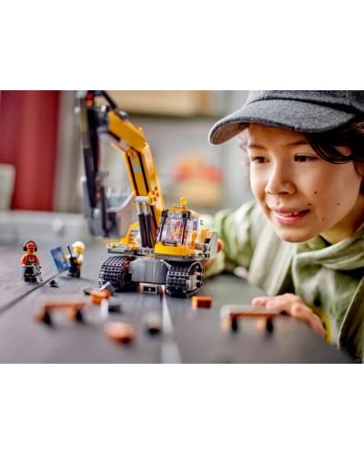 Constructor LEGO City - Excavator galben de construcții (60420