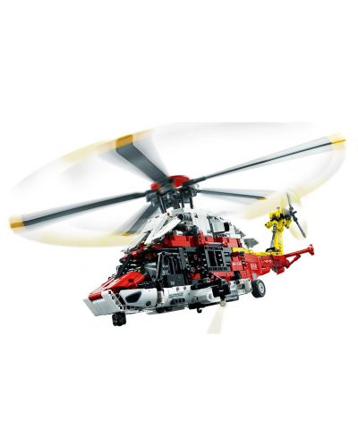 Constructor LEGO Technic - Elicopter de salvare Airbus H175 (42145) - 3