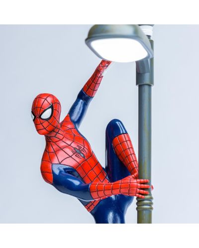 Lampa Paladone Marvel: Spider-Man - Spidey on Lamp, 33 cm - 2
