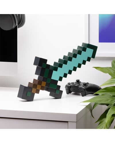 Lampă Paladone Games: Minecraft - Diamond Sword - 3