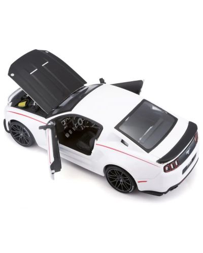 Mașinuță metalică Maisto Special Edition - Ford Mustang Street Racer 2014, albă, 1:24 - 2