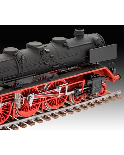 Model asamblat Revell Modern: trenuri - Locomotivă într-un tren