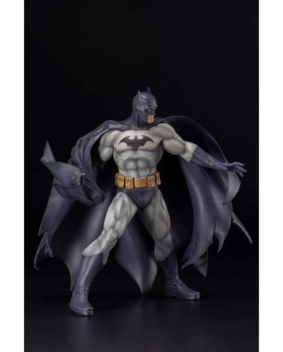 Statueta Kotobukiya DC Comics: Batman - Batman (Hush), 28 cm - 2