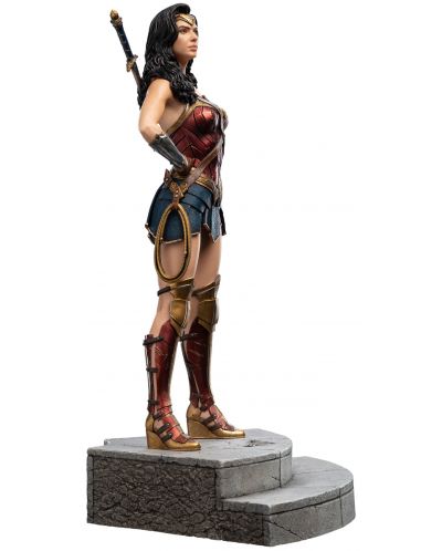Statuetă Weta DC Comics: Justice League - Wonder Woman (Zack Snyder's Justice league), 37 cm - 2
