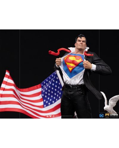 Figurină Iron Studios DC Comics: Superman - Clark Kent (Deluxe Version), 29 cm - 7