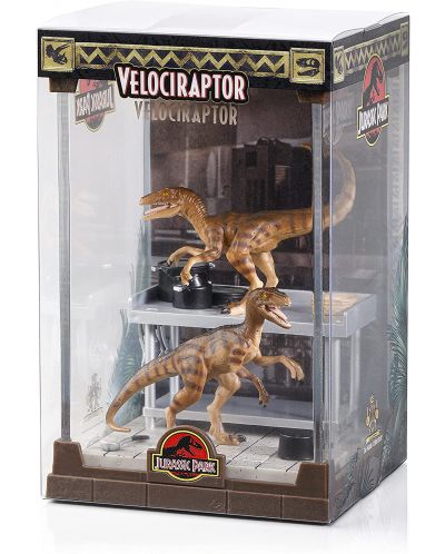 Figurina The Noble Collection Movies: Jurassic Park - Velociraptor, 18 cm - 4
