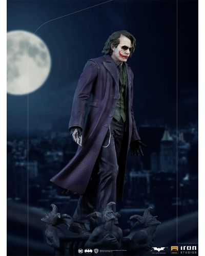 Statueta Iron Studios DC Comics: Batman - The Joker (The Dark Knight) (Deluxe Version), 30 cm - 12