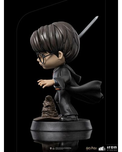 Statuetâ Iron Studios Movies: Harry Potter - Harry Potter with Sword of Gryffindor, 14 cm - 6