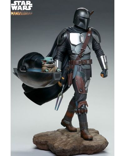 Staueta Sideshow Collectibles Television: The Mandalorian - The Mandalorian & The Child, 51 cm - 2