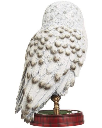 Figurină The Noble Collection Movies: Harry Potter - Hedwig (Magical Creatures), 24 cm - 2