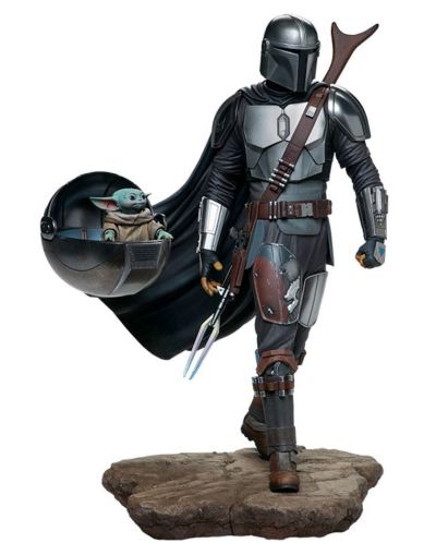 Staueta Sideshow Collectibles Television: The Mandalorian - The Mandalorian & The Child, 51 cm - 1