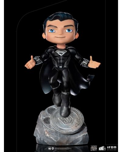 Figurină Iron Studios DC Comics: Justice League - Superman (Black Suit), 18 cm - 2