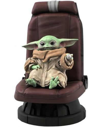 Figurină Gentle Giant Television: The Mandalorian - The Child in Chair, 30 cm - 1