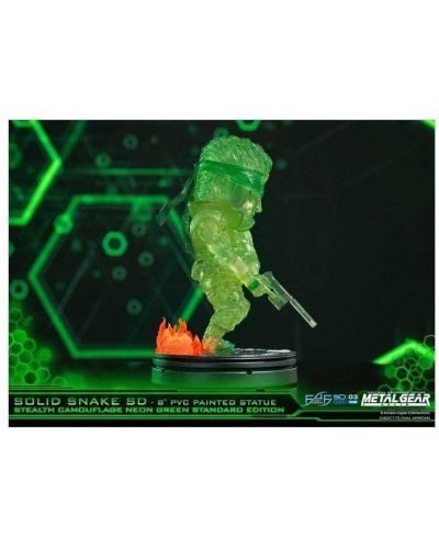 Statueta First 4 Figures Games: Metal Gear Solid - Snake Stealth Camouflage (Neon Green), 20 cm - 6