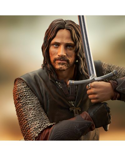 Statuetă Diamond Select Movies: The Lord of the Rings - Aragorn, 25 cm - 5