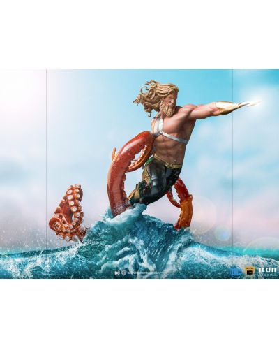 Statuetă Iron Studios DC Comics: Justice League - Aquaman (Deluxe Version), 26 cm - 10