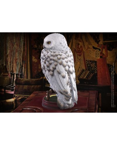Figurină The Noble Collection Movies: Harry Potter - Hedwig (Magical Creatures), 24 cm - 7