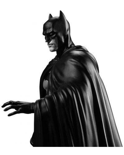 Statuetâ McFarlane DC Comics: Batman - Batman (Black & White) (DC Direct) (By Lee Weeks), 19 cm - 2