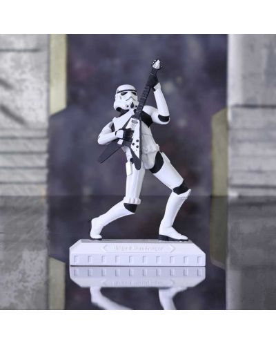 Figurina Nemesis Now Movies: Star Wars - Rock On! Stormtrooper, 18 cm - 7
