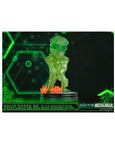 Statueta First 4 Figures Games: Metal Gear Solid - Snake Stealth Camouflage (Neon Green), 20 cm - 2