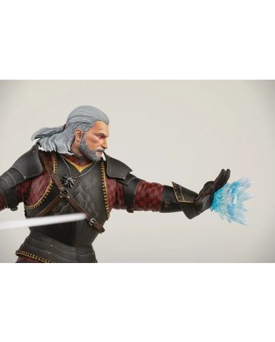 Jocuri Dark Horse: The Witcher - Geralt (Armura Toussaint Tourney), 24 cm - 5