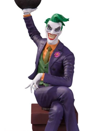 Figurină DC Direct DC Comics: Batman - The Joker (Rogues Gallery), 30cm - 2